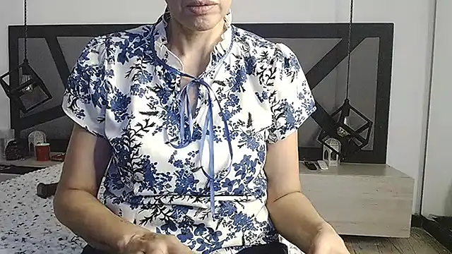 amanda ramirez online show from June 3, 9:30 pm