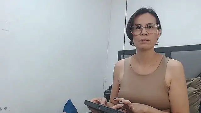 amanda ramirez online show from April 7, 9:49 pm