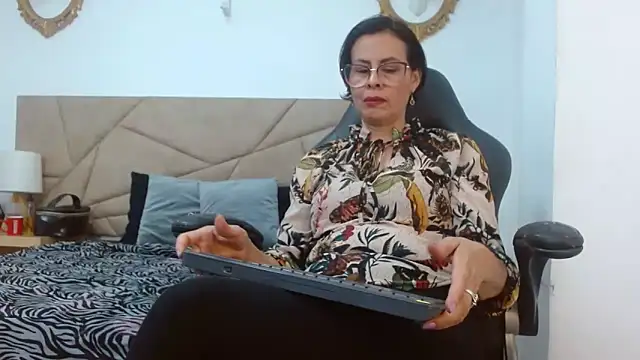 amanda ramirez online show from March 19, 9:15 pm