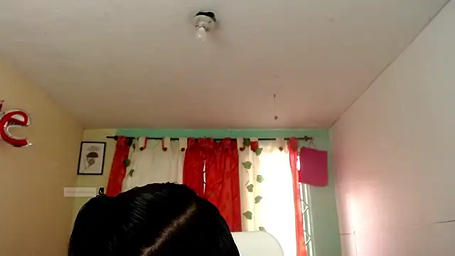 Snapshot of vale_miel chatting on October 25, 6:41 pm vale miel online show from October 25, 6:41 pm