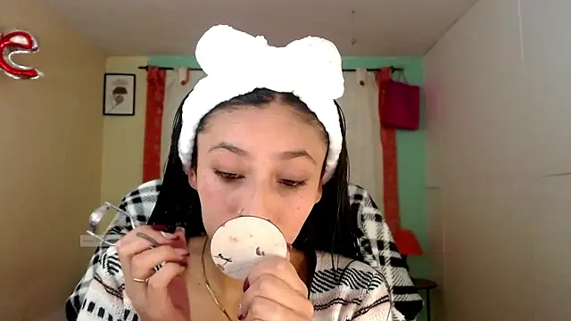 Snapshot of vale_miel chatting on November 11, 9:42 pm vale miel online show from November 11, 9:42 pm