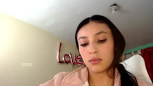 Snapshot of vale_miel chatting on November 25, 2:45 am vale miel online show from November 25, 2:45 am