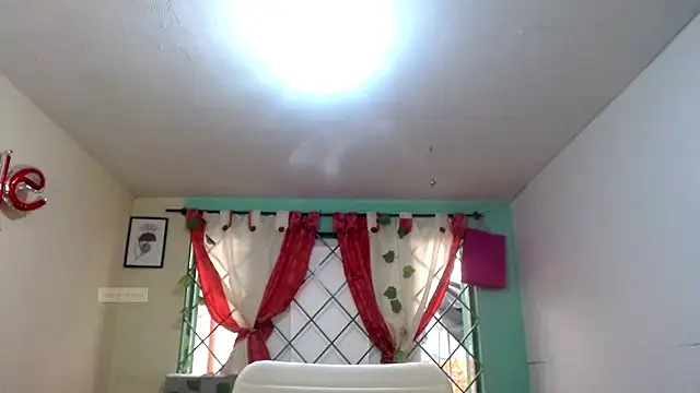 Snapshot of vale_miel chatting on September 27, 6:25 pm vale miel online show from September 27, 6:25 pm