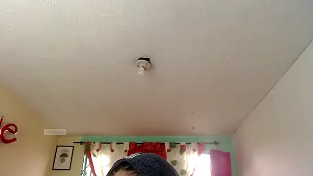 Snapshot of vale_miel chatting on September 24, 6:14 pm vale miel online show from September 24, 6:14 pm