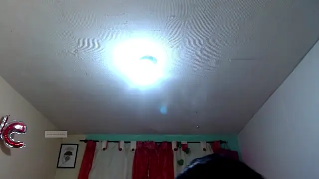 Snapshot of vale_miel chatting on October 29, 11:03 pm vale miel online show from October 29, 11:03 pm