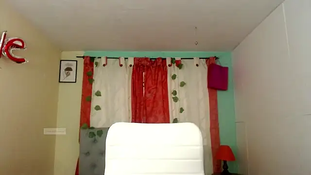 Snapshot of vale_miel chatting on October 9, 7:25 pm vale miel online show from October 9, 7:25 pm