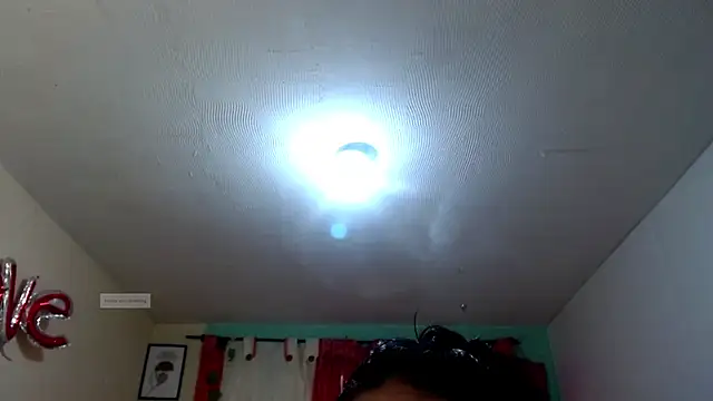 Snapshot of vale_miel chatting on October 3, 6:31 pm vale miel online show from October 3, 6:31 pm