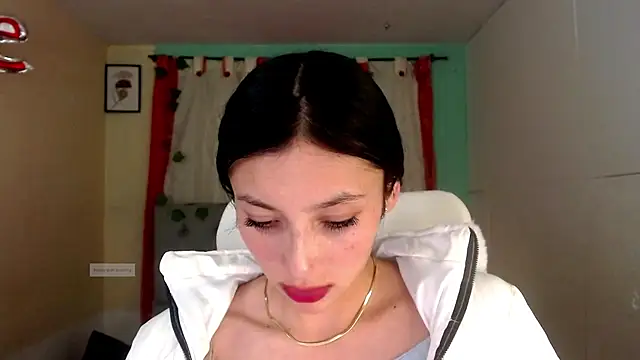 Snapshot of vale_miel chatting on December 17, 1:32 am vale miel online show from December 17, 1:32 am