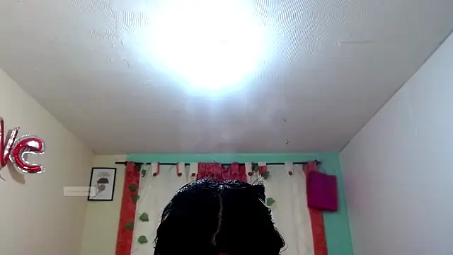 Snapshot of vale_miel chatting on October 17, 6:10 pm vale miel online show from October 17, 6:10 pm