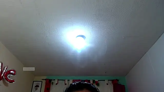 Snapshot of vale_miel chatting on October 6, 6:19 pm vale miel online show from October 6, 6:19 pm