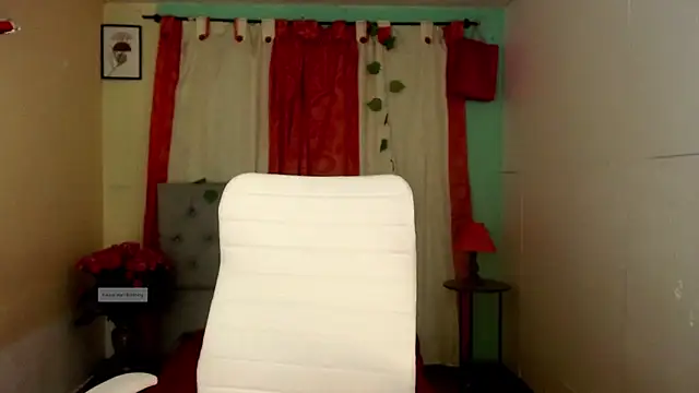 Snapshot of vale_miel chatting on October 28, 11:47 pm vale miel online show from October 28, 11:47 pm