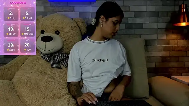 DixyPalmer online show from November 9, 7:40 pm