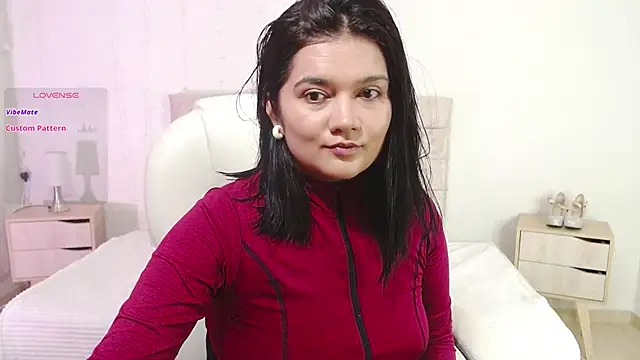 Snapshot of mia_traveluxe chatting on October 18, 12:12 am mia traveluxe online show from October 18, 12:12 am