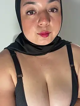 Snapshot of bluum chatting on February 22, 6:09 pm bluum online show from February 22, 6:09 pm