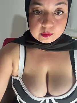 Snapshot of bluum chatting on March 4, 8:05 pm bluum online show from March 4, 8:05 pm