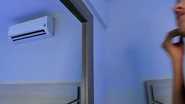 ZoeMorris online show from October 15, 11:40 am