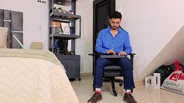 samuelcoopeer online show from March 26, 8:18 pm