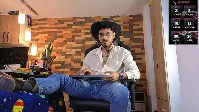 samuelcoopeer online show from April 16, 4:52 pm