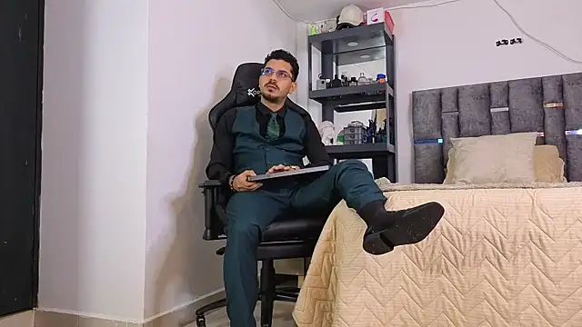 samuelcoopeer online show from March 31, 8:00 pm