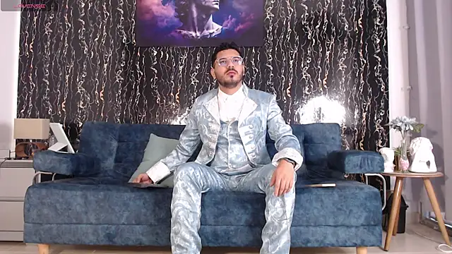 Snapshot of samuelcoopeer chatting on November 13, 1:15 pm samuelcoopeer online show from November 13, 1:15 pm