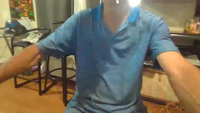 Snapshot of Lovyourpuss chatting on March 15, 4:41 am Lovyourpuss online show from March 15, 4:41 am