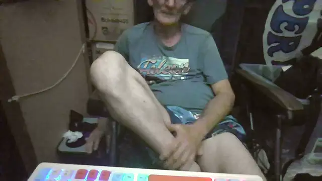 Lovyourpuss online show from May 17, 2:06 pm