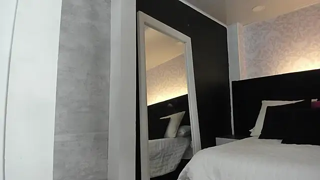 floraginette online show from February 26, 6:08 pm