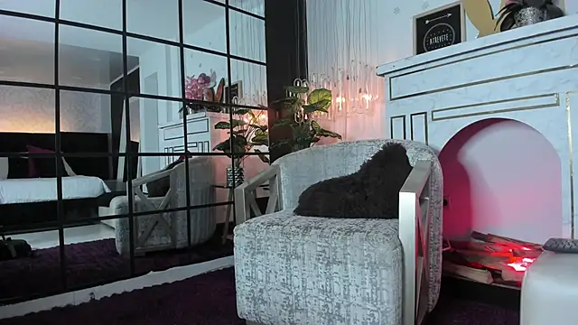 floraginette online show from February 12, 6:07 pm