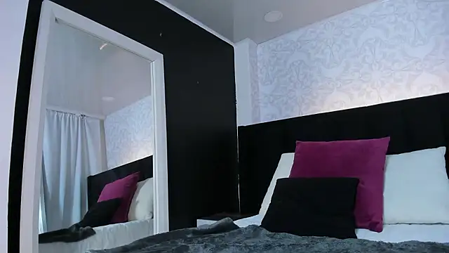 floraginette online show from March 11, 6:02 pm