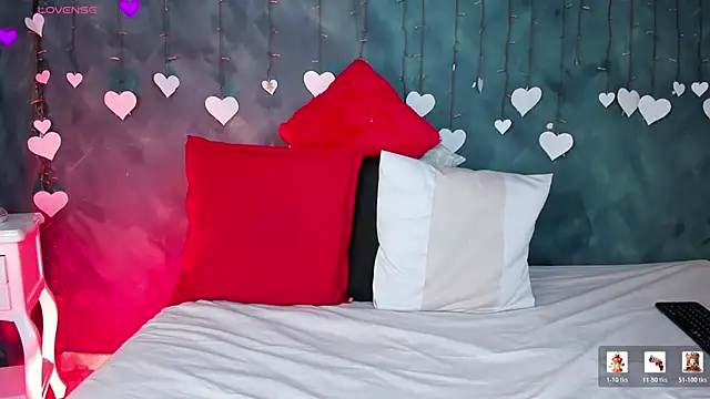 Snapshot of GingerMoon_ chatting on February 27, 7:24 pm GingerMoon online show from February 27, 7:24 pm