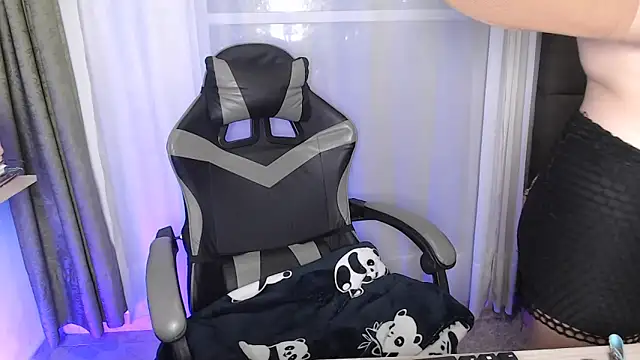 mariaana  222 online show from April 9, 4:03 am