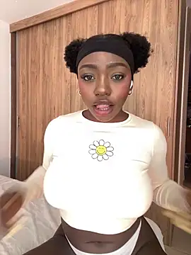 Snapshot of alissradiante1 chatting on November 7, 3:44 am alissradiante1 online show from November 7, 3:44 am