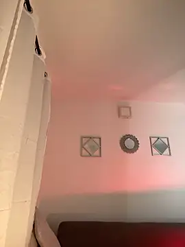 alissradiante1 online show from April 15, 4:07 am