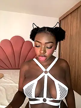 Snapshot of alissradiante1 chatting on November 6, 1:20 am alissradiante1 online show from November 6, 1:20 am