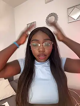 alissradiante1 online show from April 9, 3:30 am