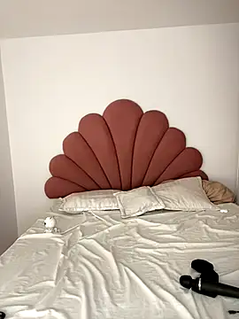 Snapshot of alissradiante1 chatting on October 31, 12:29 am alissradiante1 online show from October 31, 12:29 am