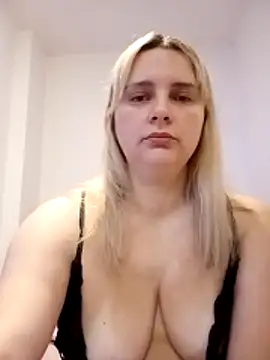 JessicaItalia online show from December 1, 10:38 am