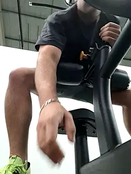 Snapshot of CloudyMuscleBeefy chatting on December 21, 12:24 am CloudyMuscleBeefy online show from December 21, 12:24 am