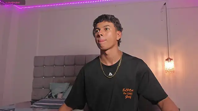 Santy Stump online show from November 1, 9:30 pm