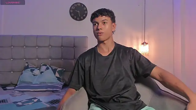 Santy Stump online show from November 2, 9:09 pm