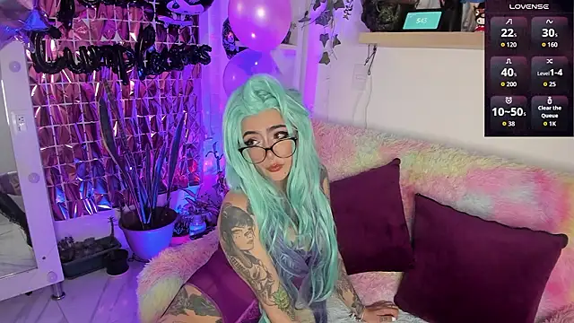 sarahminage  online show from February 24, 10:43 pm