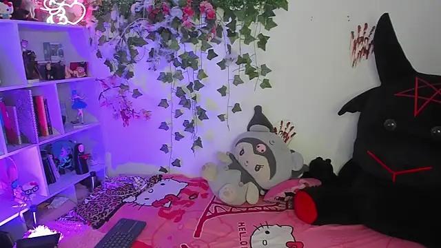 sarahminage  online show from November 25, 5:02 pm