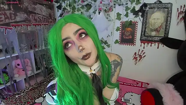 sarahminage  online show from October 30, 5:21 pm