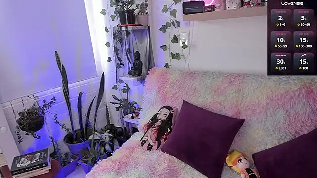 sarahminage  online show from June 14, 8:10 pm