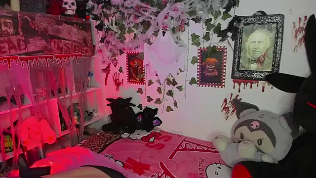 sarahminage  online show from October 23, 10:52 pm