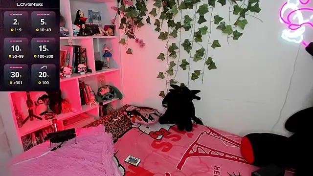 sarahminage  online show from September 18, 8:34 pm