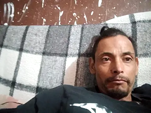 ConfidedAward online show from April 11, 7:06 pm