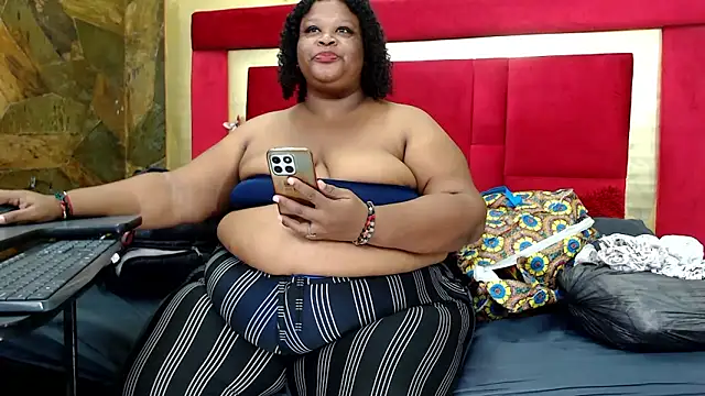 Snapshot of Exoticbigmandy chatting on June 12, 9:45 pm Exoticbigmandy online show from June 12, 9:45 pm
