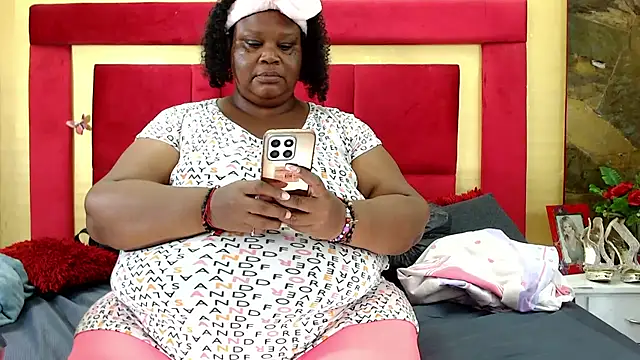 Snapshot of Exoticbigmandy chatting on November 8, 4:32 pm Exoticbigmandy online show from November 8, 4:32 pm