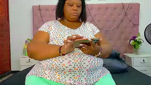 Snapshot of Exoticbigmandy chatting on October 4, 9:49 pm Exoticbigmandy online show from October 4, 9:49 pm